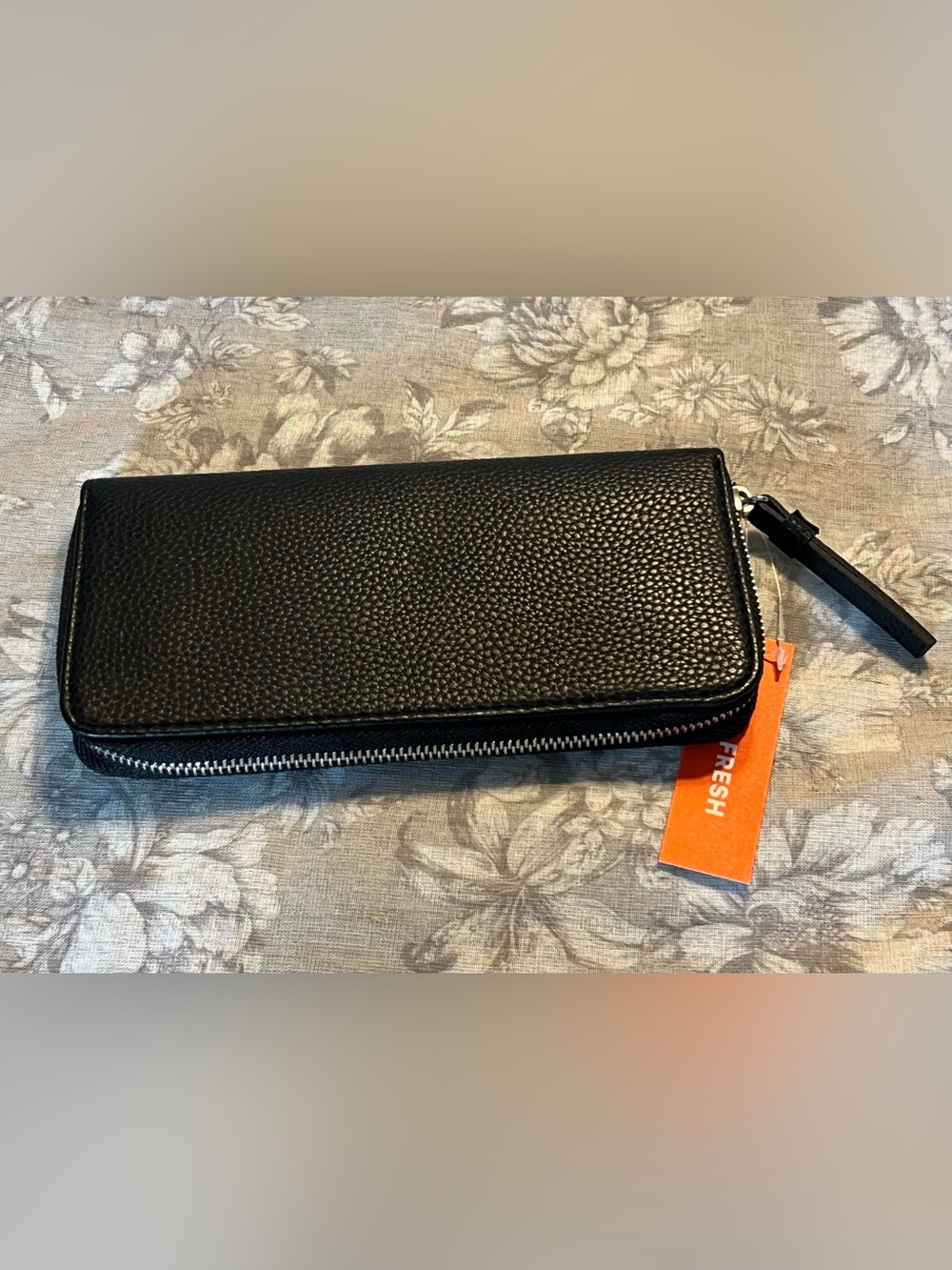 😎LAST CHANCE $5 OR OFFERS CONSIDERED NWT Black Joe Fresh Pebble Zip Around Walle